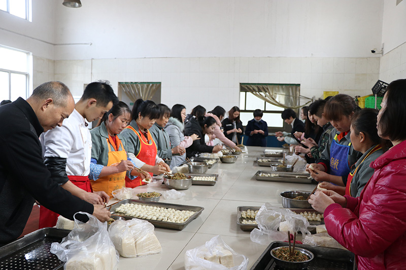 冬至餃子碗，陽(yáng)晨人心暖